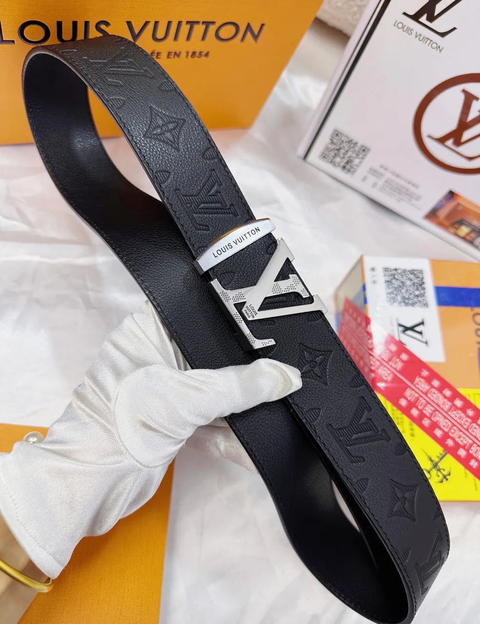 LV Initiales Black Embossed Leather Belt - Hình 6