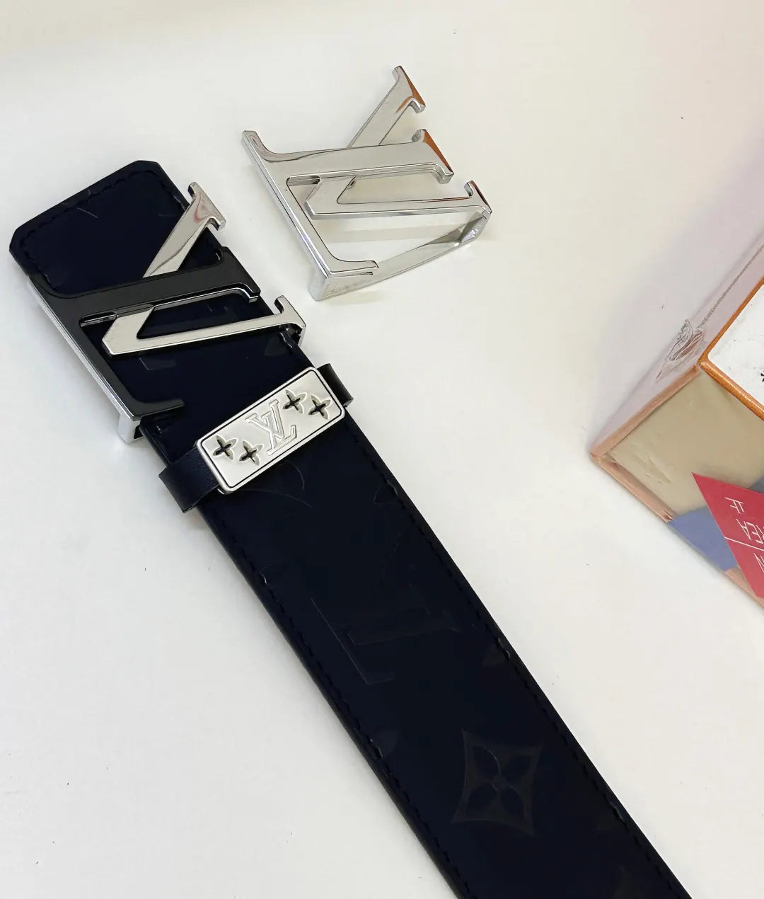 matte Louis Vuitton Monogram Eclipse Belt - Hình 5