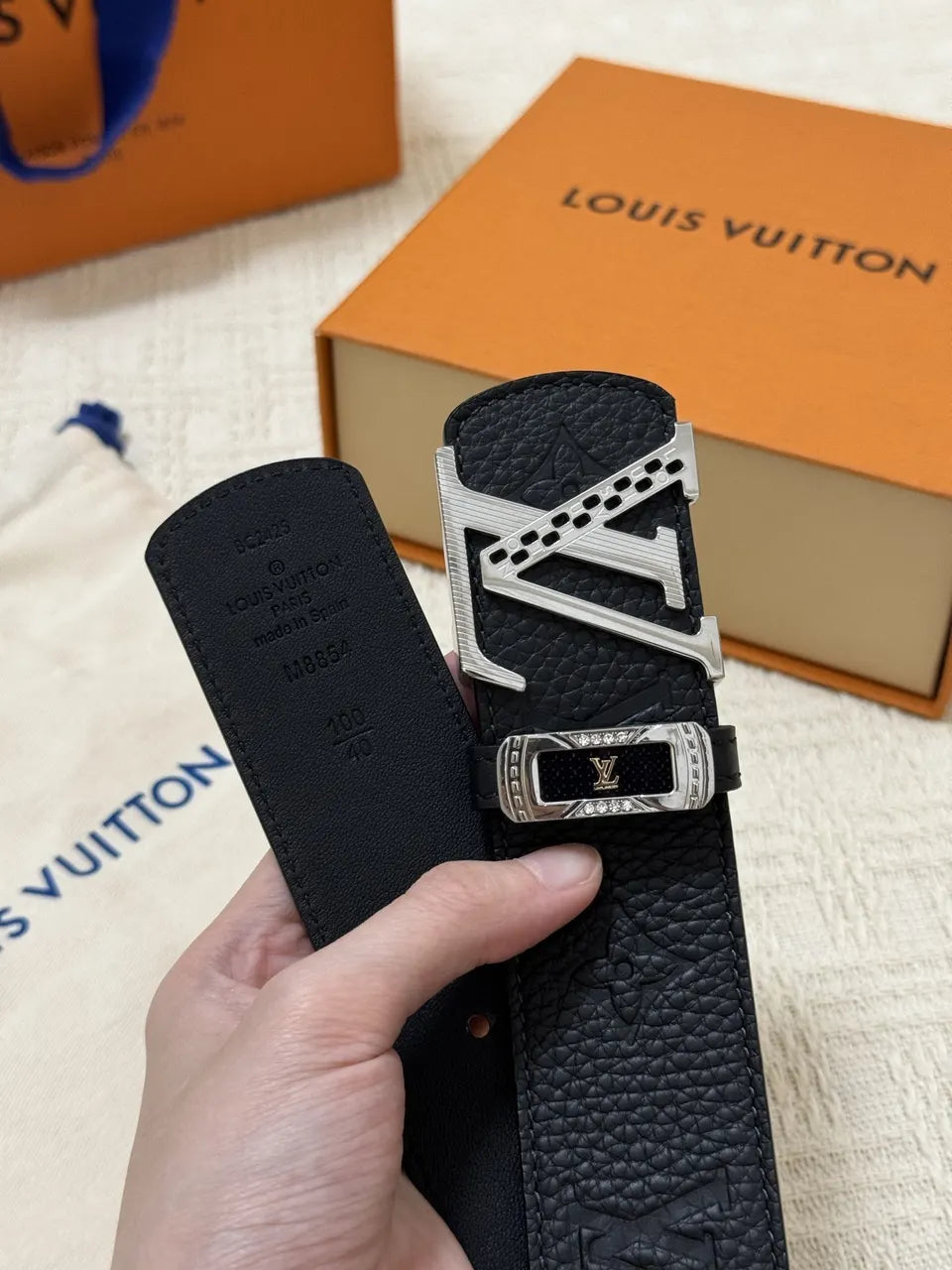 LV Black Leather Logo Belt - Hình 5