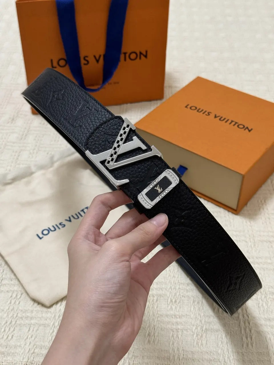 LV Black Leather Logo Belt - Hình 6
