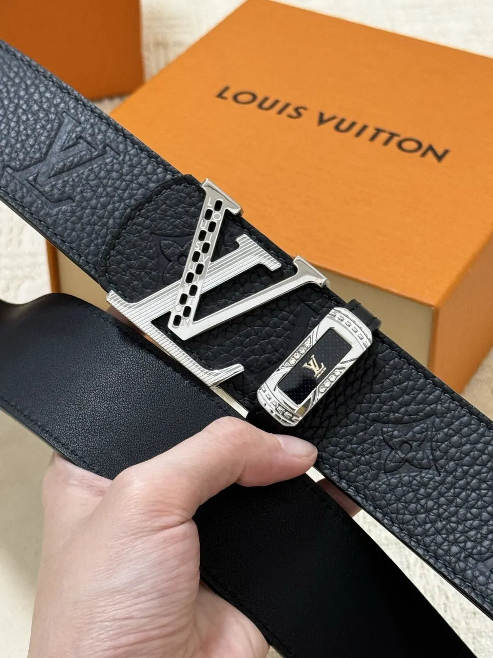 LV Black Leather Logo Belt - Hình 7