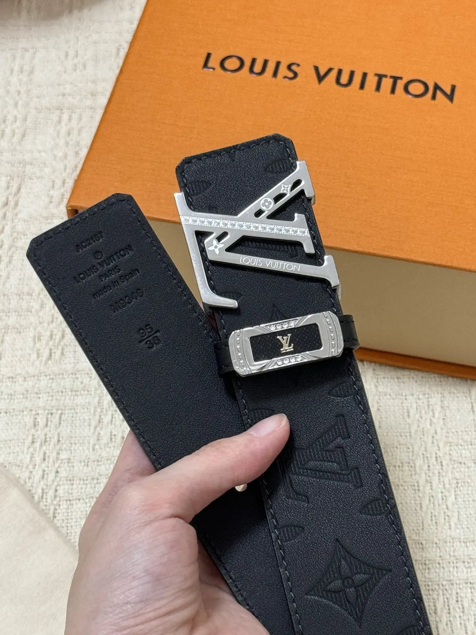 Louis Vuitton Embossed Silver Belt - Hình 4