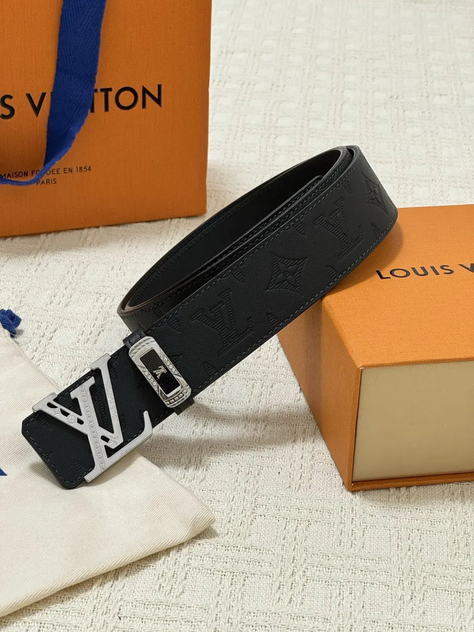 Louis Vuitton Embossed Silver Belt - Hình 9
