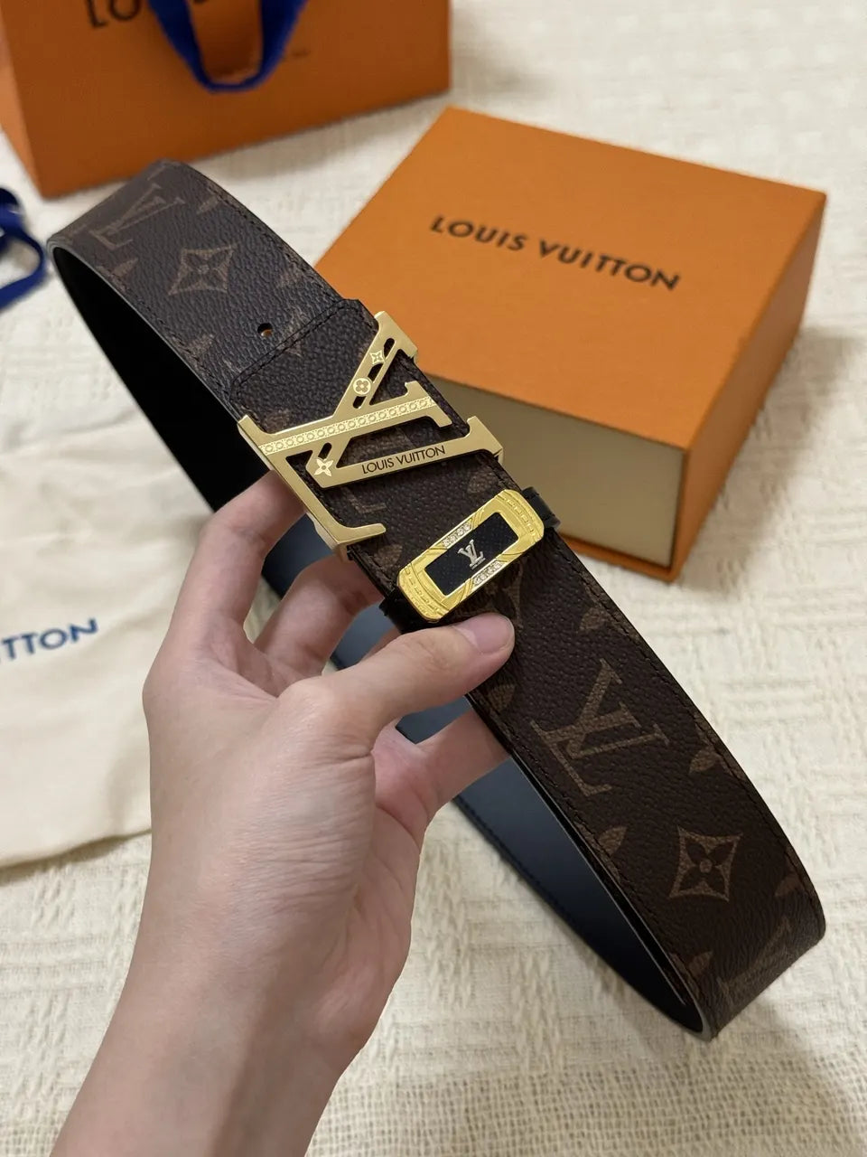 Louis Vuitton Gold LV Belt - Hình 5