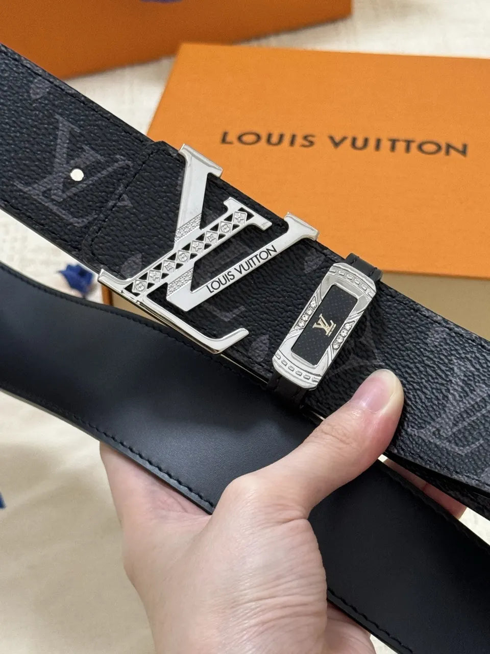 silver Louis Vuitton Monogram Shadow Belt - Hình 5