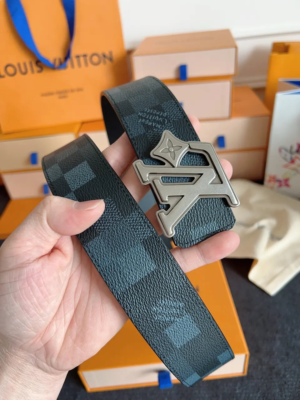 black Louis Vuitton Damier Infini Belt - Hình 4