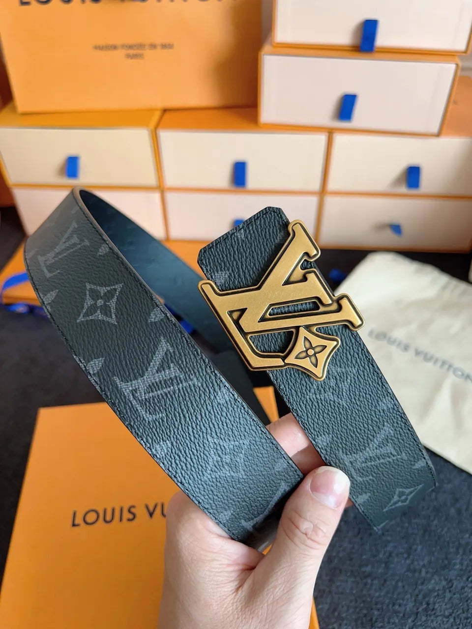 black monogram Louis Vuitton Gold Buckle Belt - Hình 5