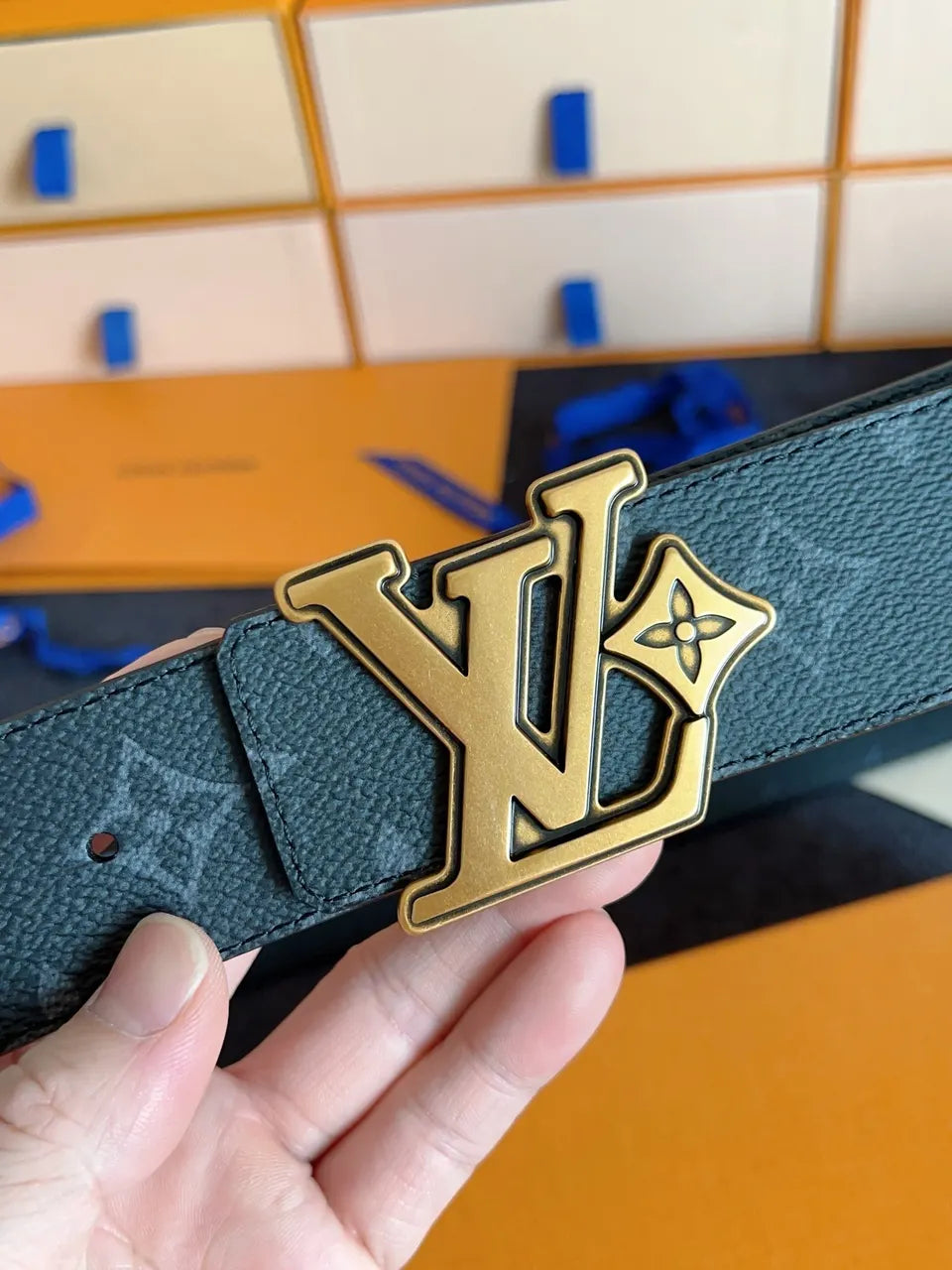 black monogram Louis Vuitton Gold Buckle Belt - Hình 6