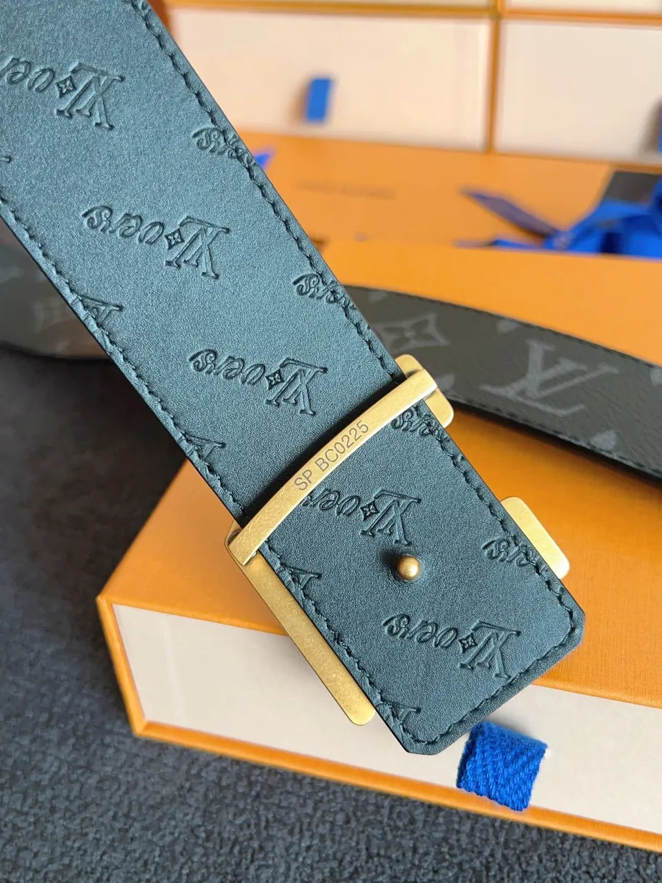 black monogram Louis Vuitton Gold Buckle Belt - Hình 9