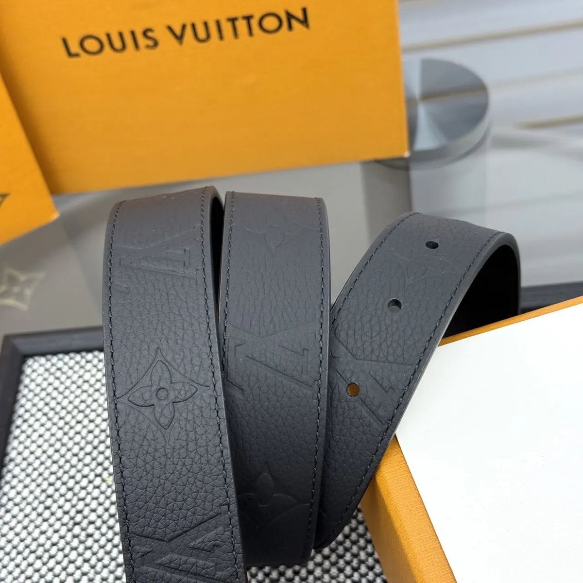 monogram Louis Vuitton Black Embossed Belt - Hình 3