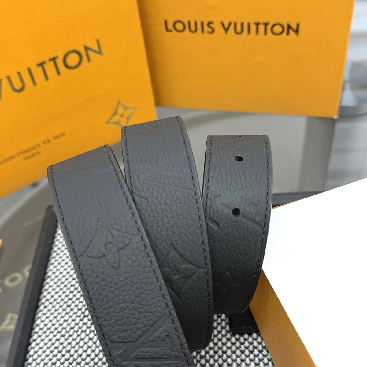 embossed Louis Vuitton Black Monogram Belt - Hình 3