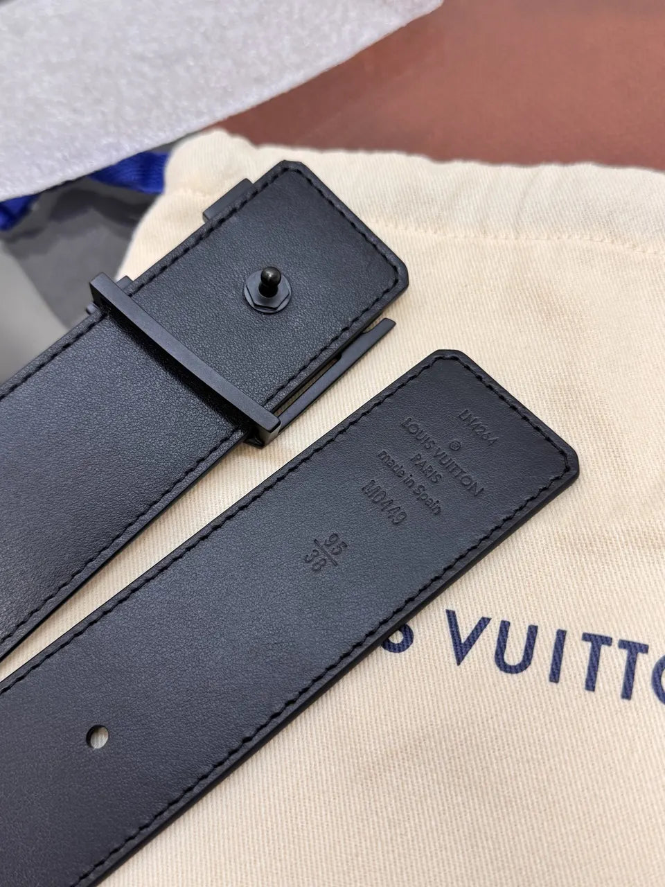 black Louis Vuitton Shadow Belt - Hình 4