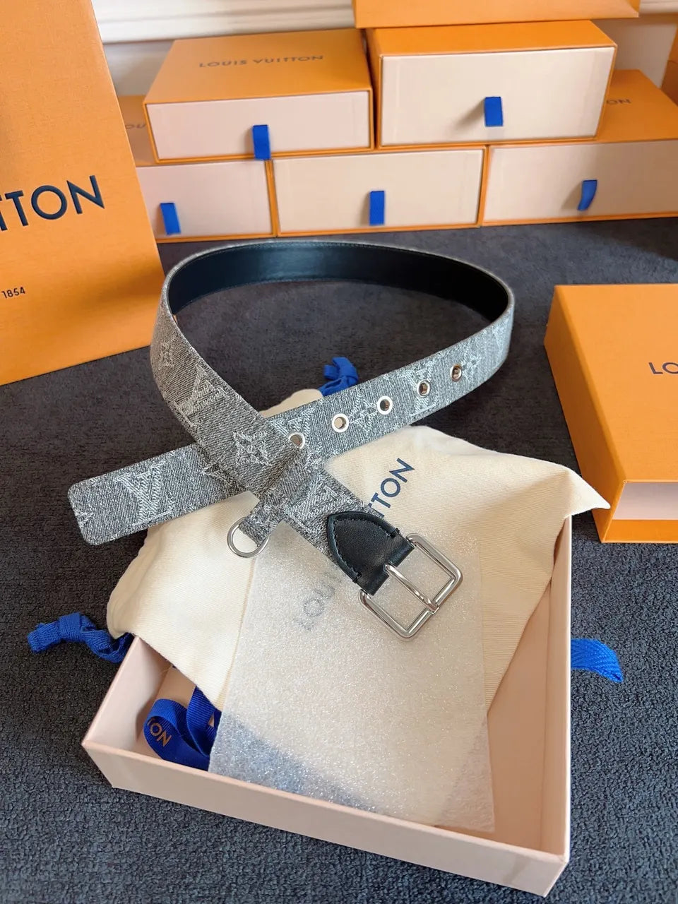 ring Louis Vuitton Grey Monogram Belt - Hình 4