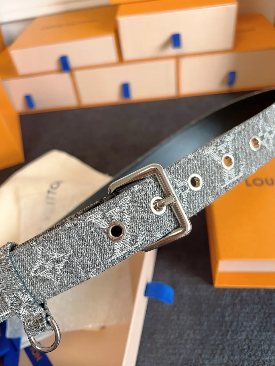 ring Louis Vuitton Grey Monogram Belt - Hình 6