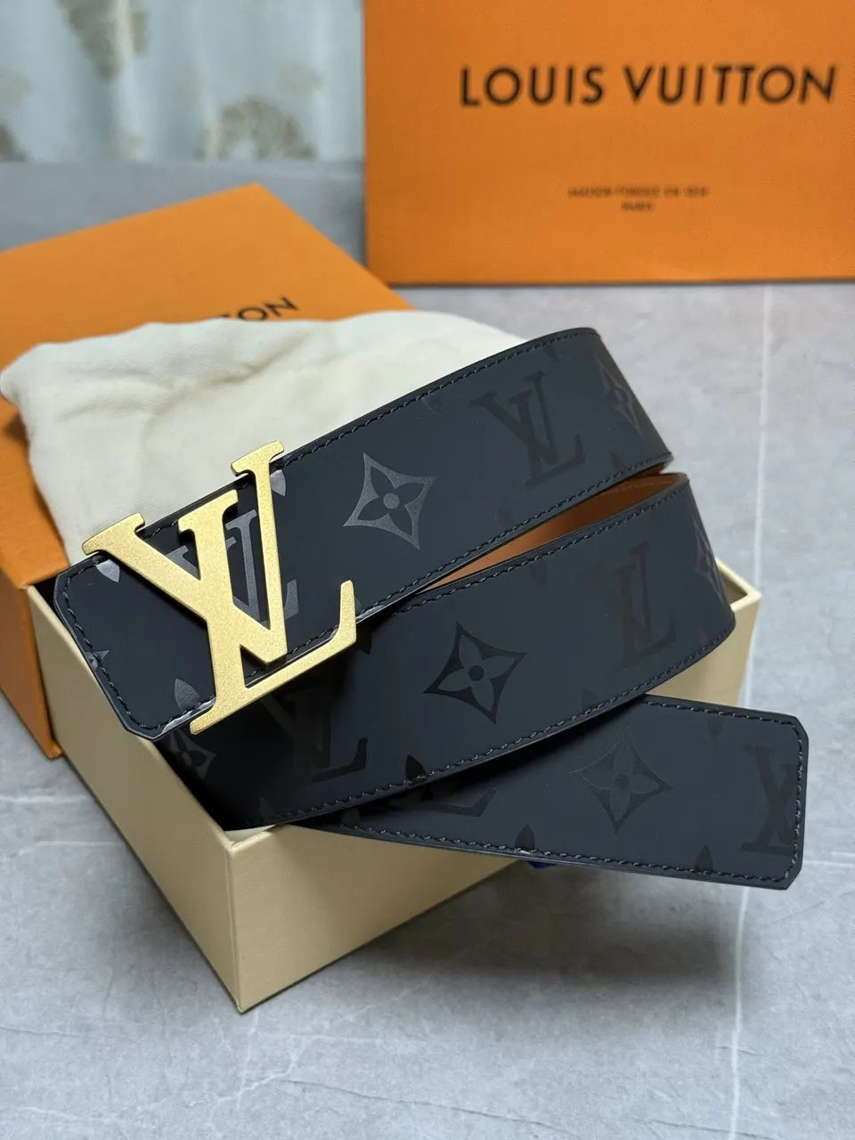 matte Louis Vuitton Shadow Monogram Belt