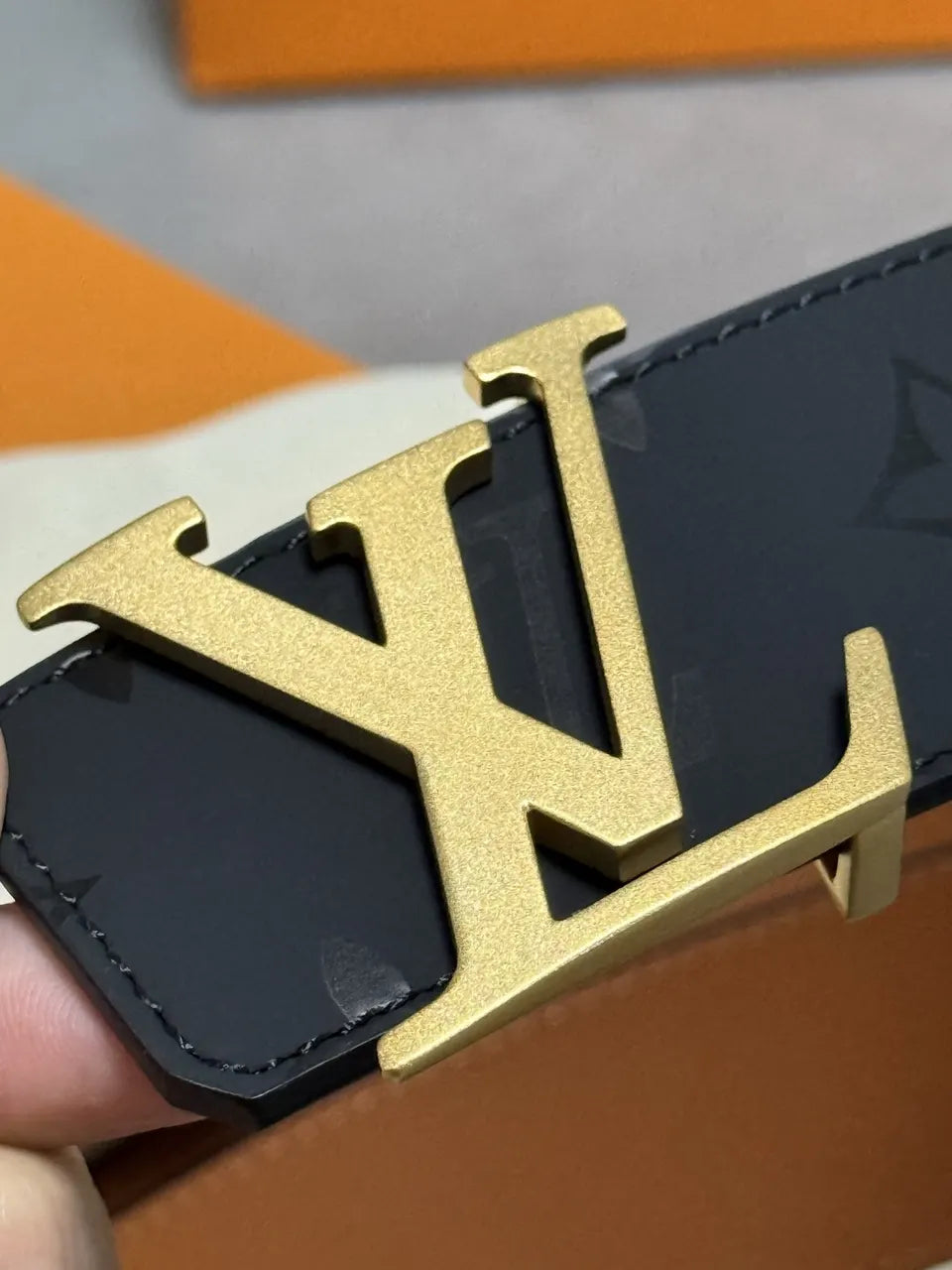 matte Louis Vuitton Shadow Monogram Belt - Hình 4