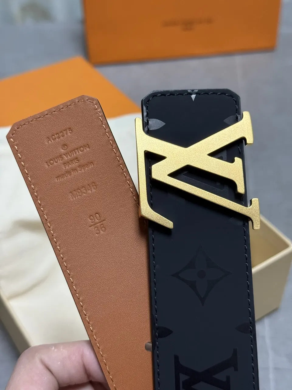 matte Louis Vuitton Shadow Monogram Belt - Hình 5