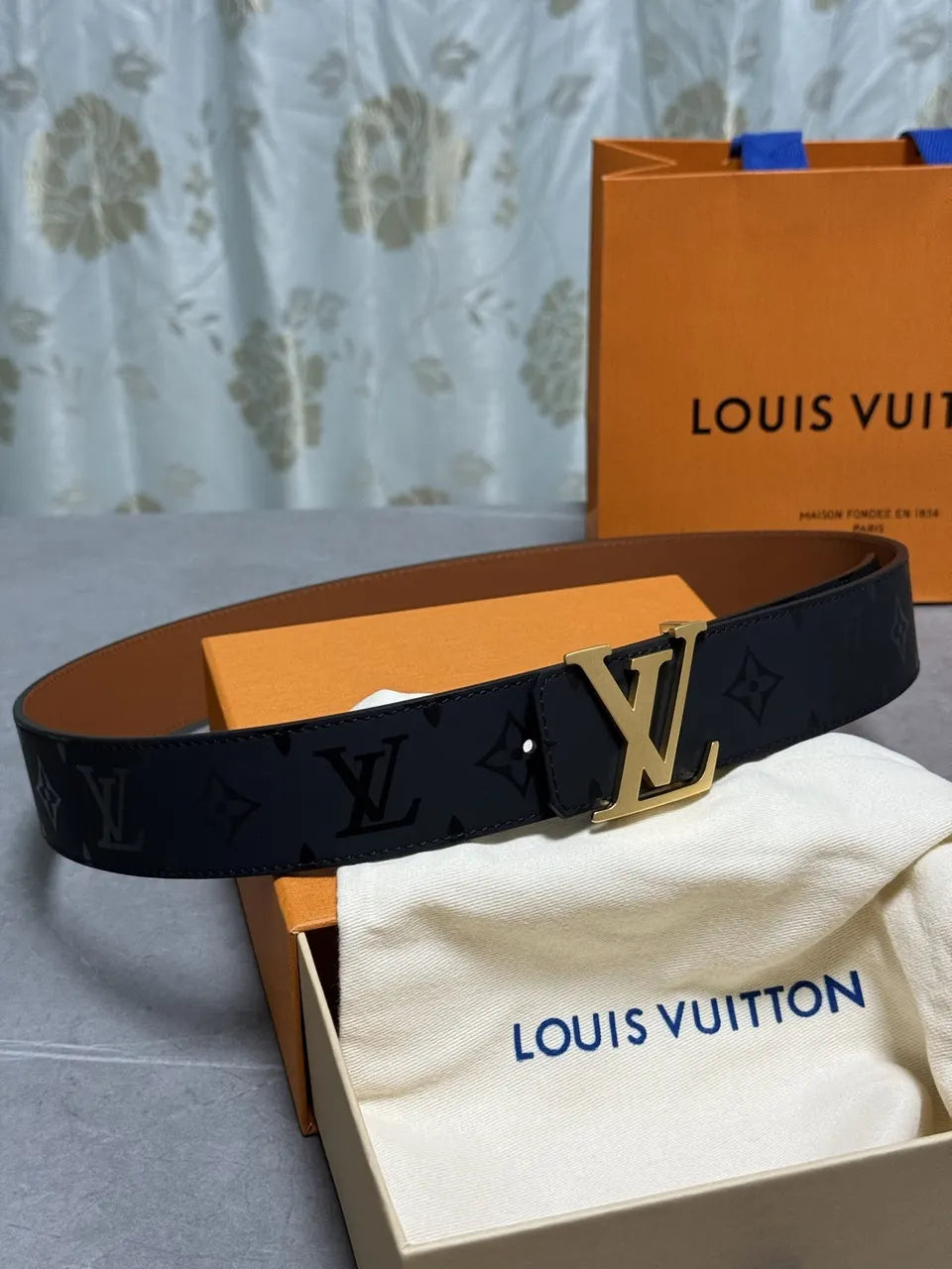 matte Louis Vuitton Shadow Monogram Belt - Hình 6