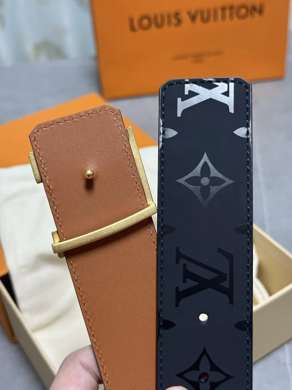 matte Louis Vuitton Shadow Monogram Belt - Hình 7
