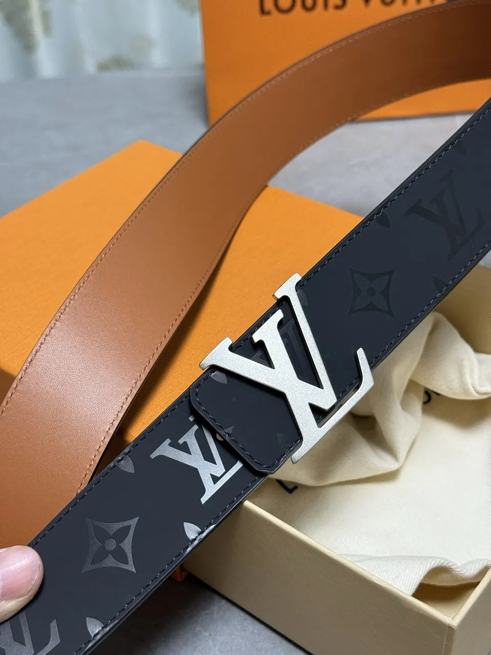 Louis Vuitton Shadow Belt Silver - Hình 4