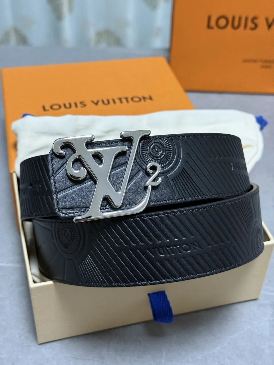 louis LV Black Embossed Leather Belt - Hình 4