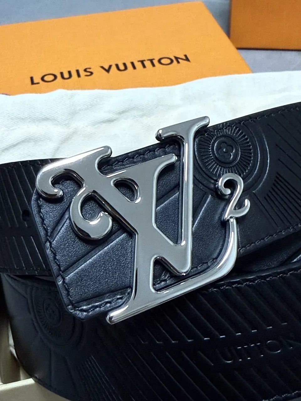 louis LV Black Embossed Leather Belt - Hình 5