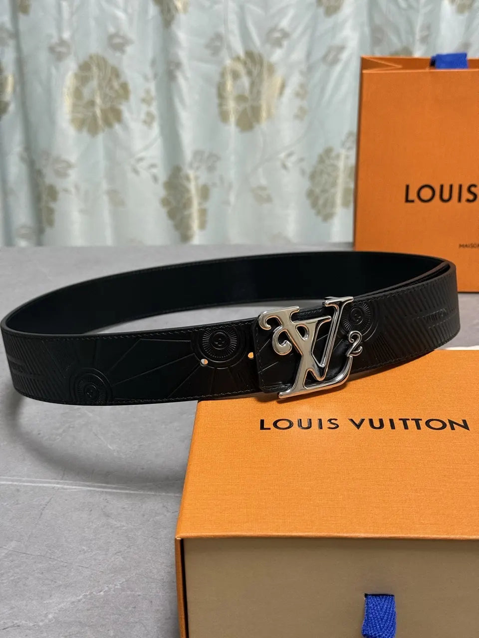 louis LV Black Embossed Leather Belt - Hình 6