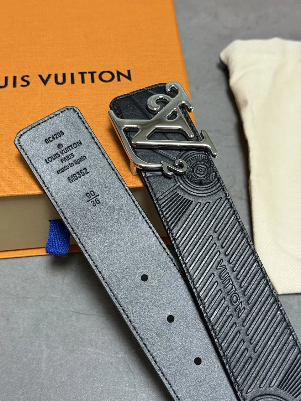 louis LV Black Embossed Leather Belt - Hình 8