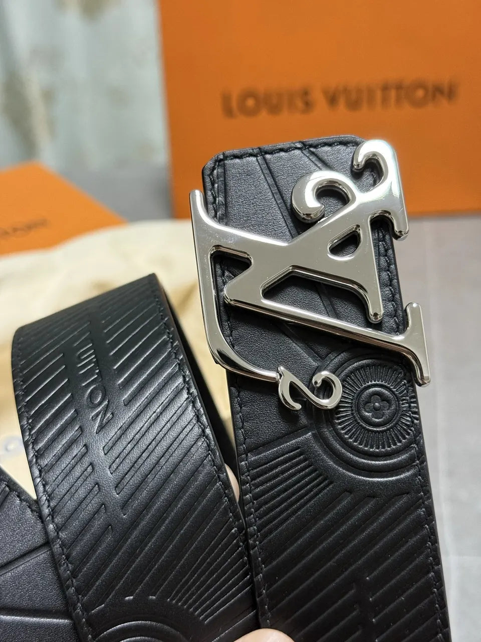 louis LV Black Embossed Leather Belt - Hình 9