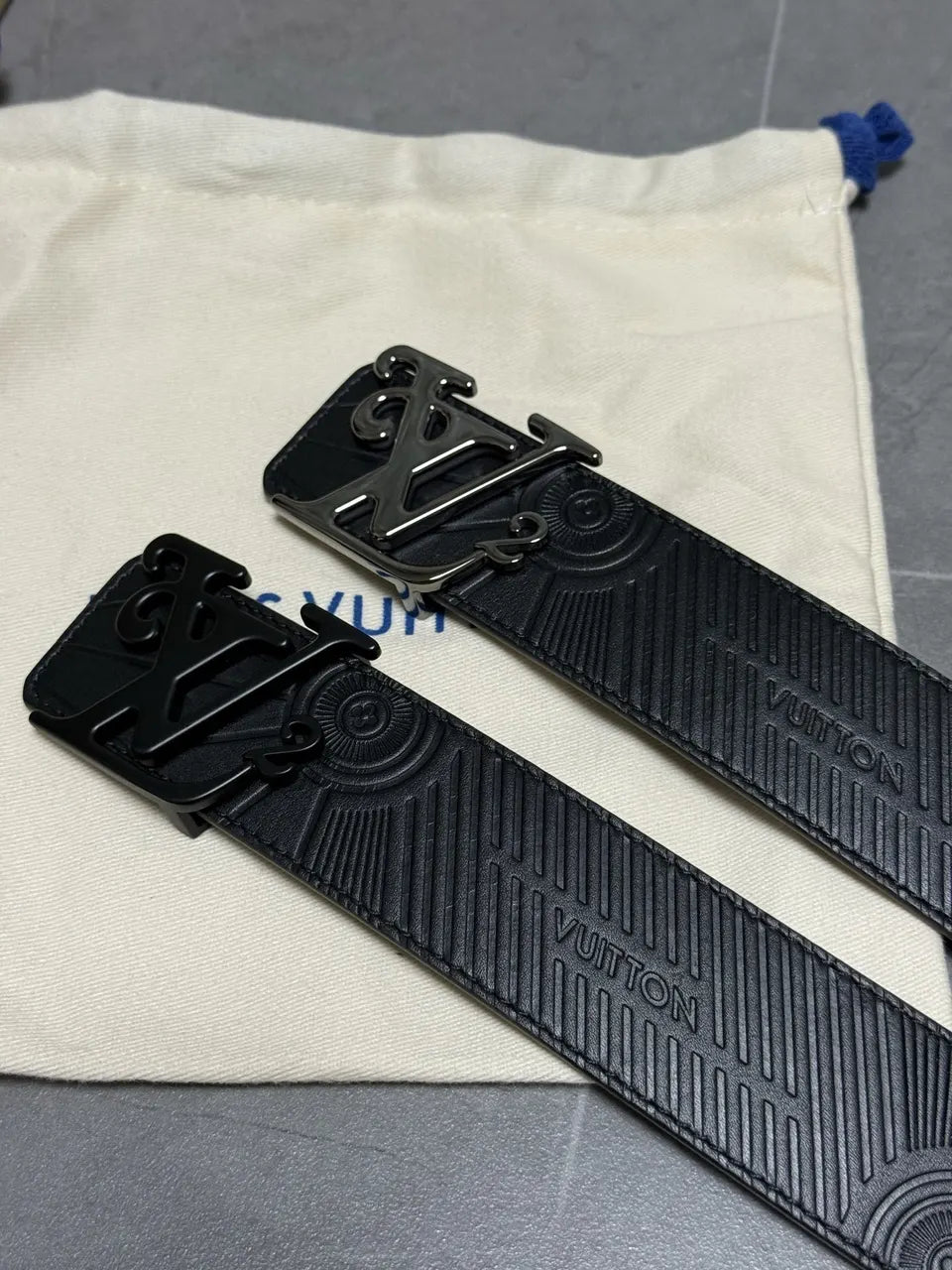 black silver Louis Vuitton Embossed Leather Belt - Hình 2