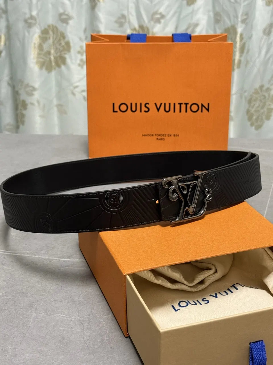 black silver Louis Vuitton Embossed Leather Belt - Hình 3