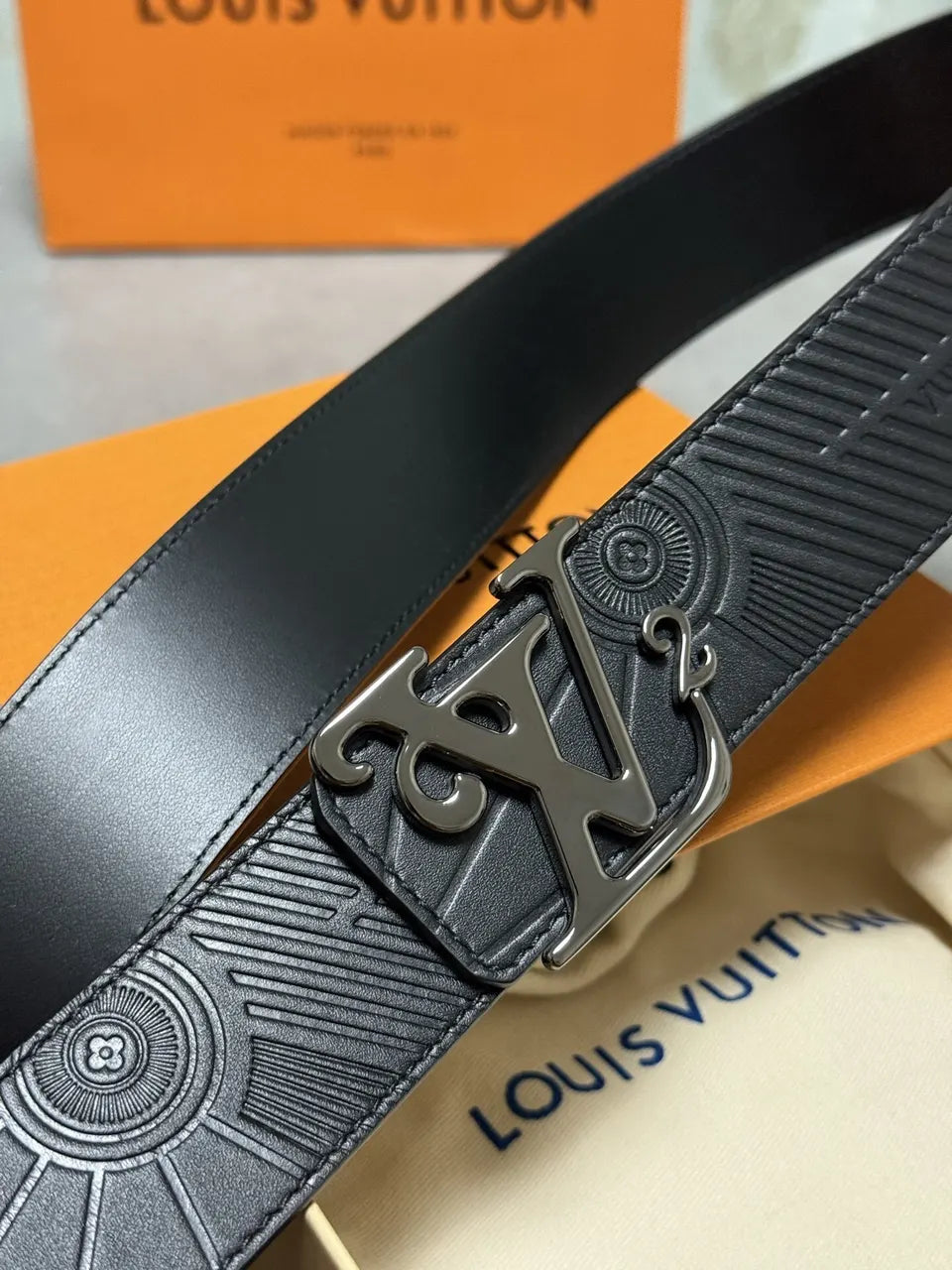 black silver Louis Vuitton Embossed Leather Belt - Hình 4