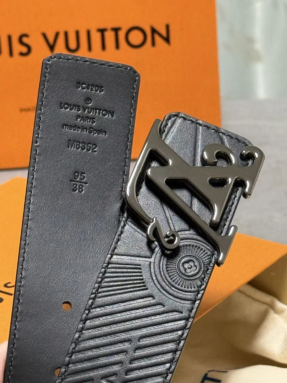 black silver Louis Vuitton Embossed Leather Belt - Hình 7