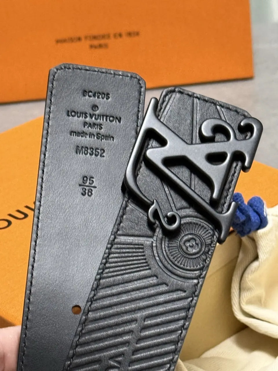matte Louis Vuitton Black Embossed Belt - Hình 4