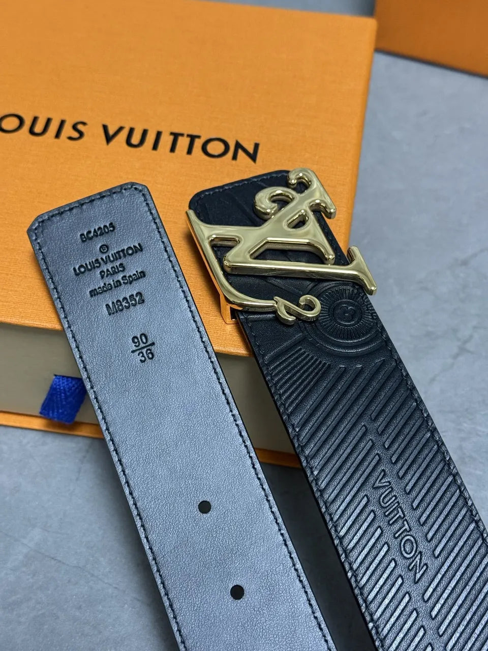 Louis Vuitton Black Embossed Leather Belt gold buckle - Hình 8
