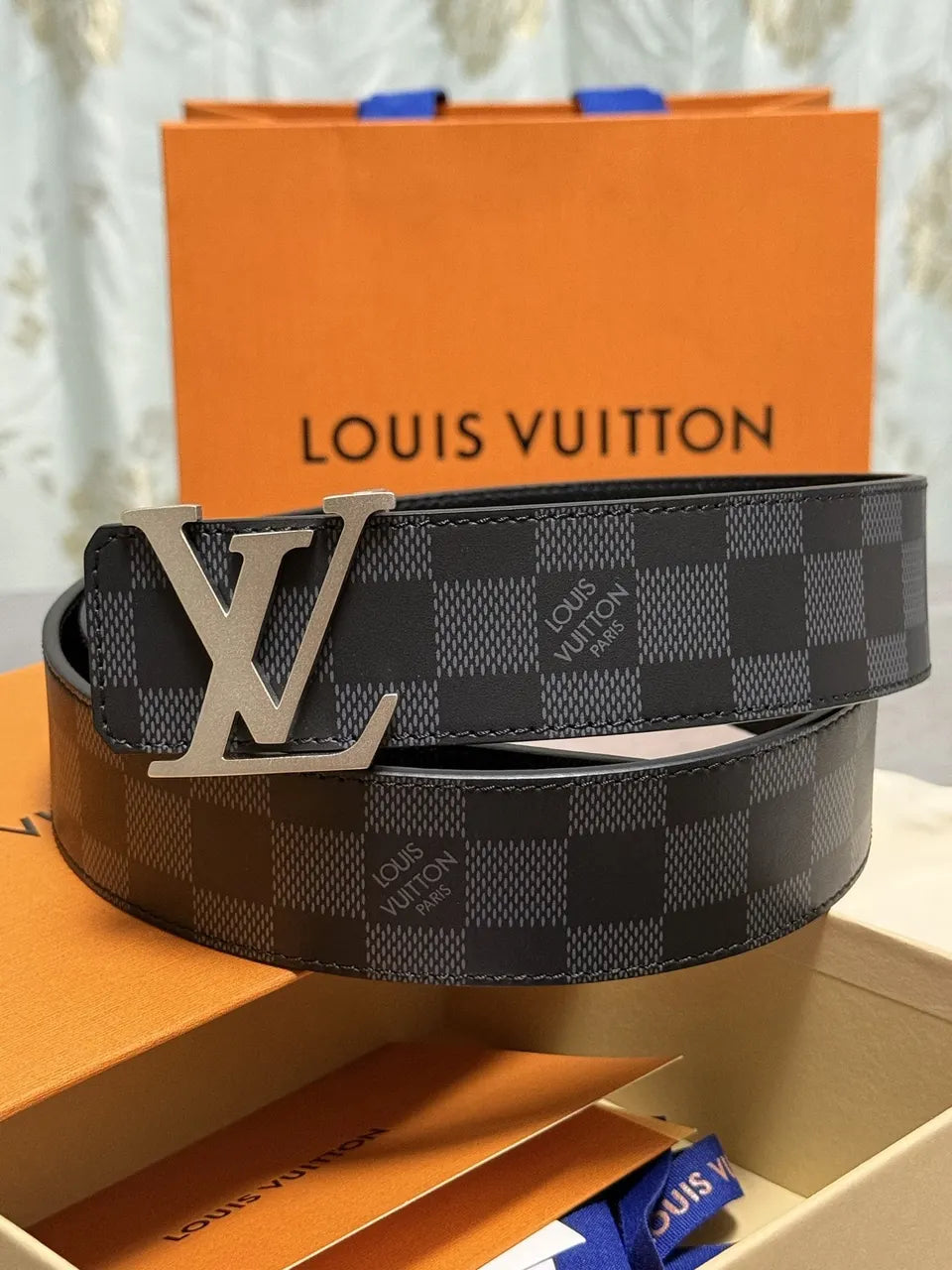 LV Damier Graphite Belt silver
