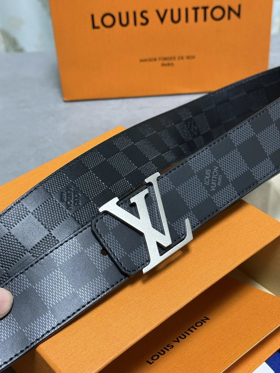 LV Damier Graphite Belt silver - Hình 6