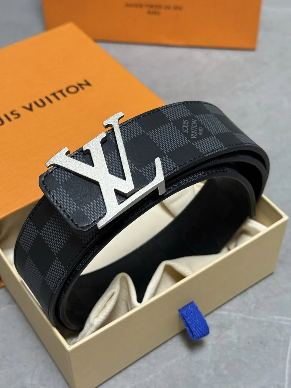 LV Damier Graphite Belt silver - Hình 9
