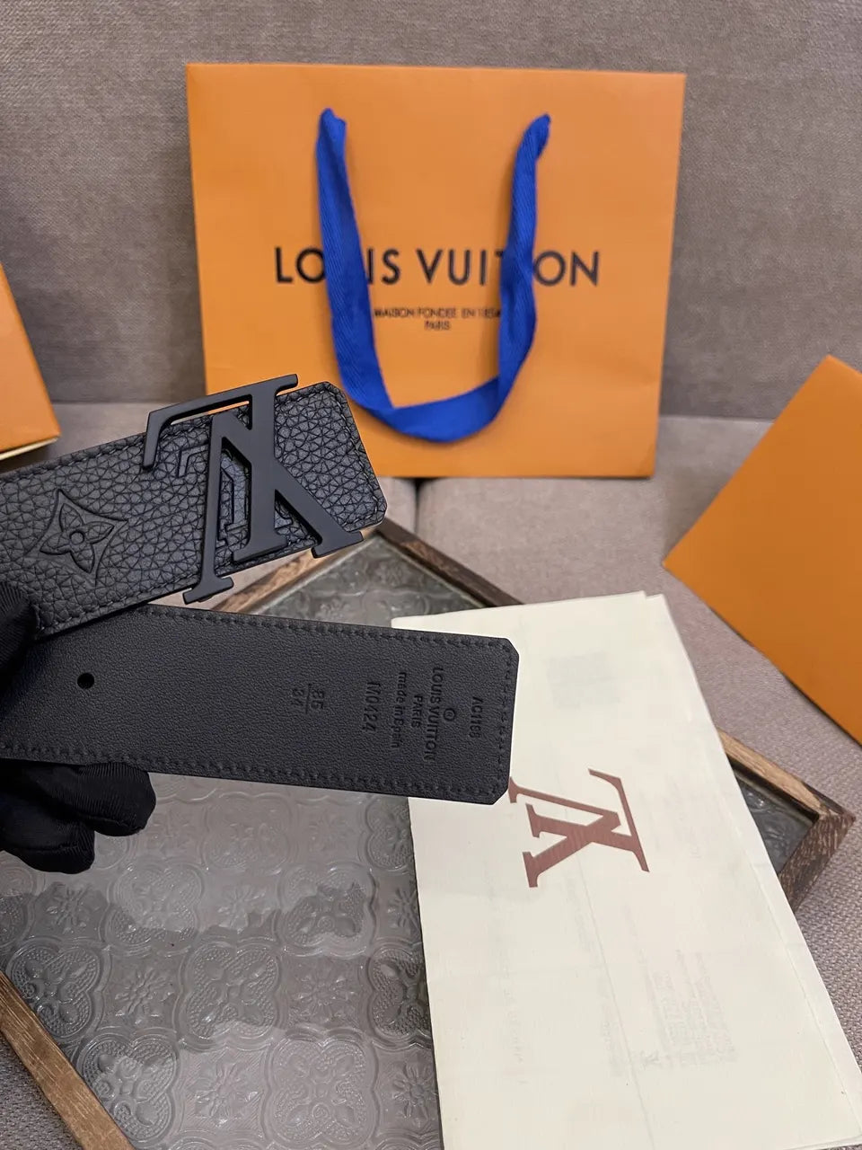 matte Louis Vuitton Embossed Black Leather Belt - Hình 4