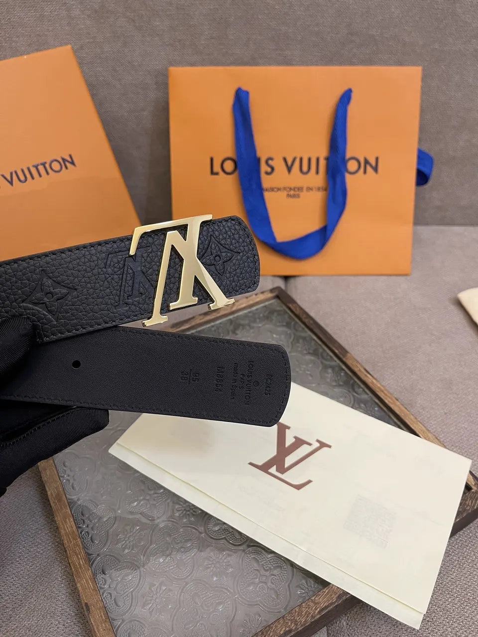 gold buckle Louis Vuitton Black Embossed Leather Belt - Hình 4