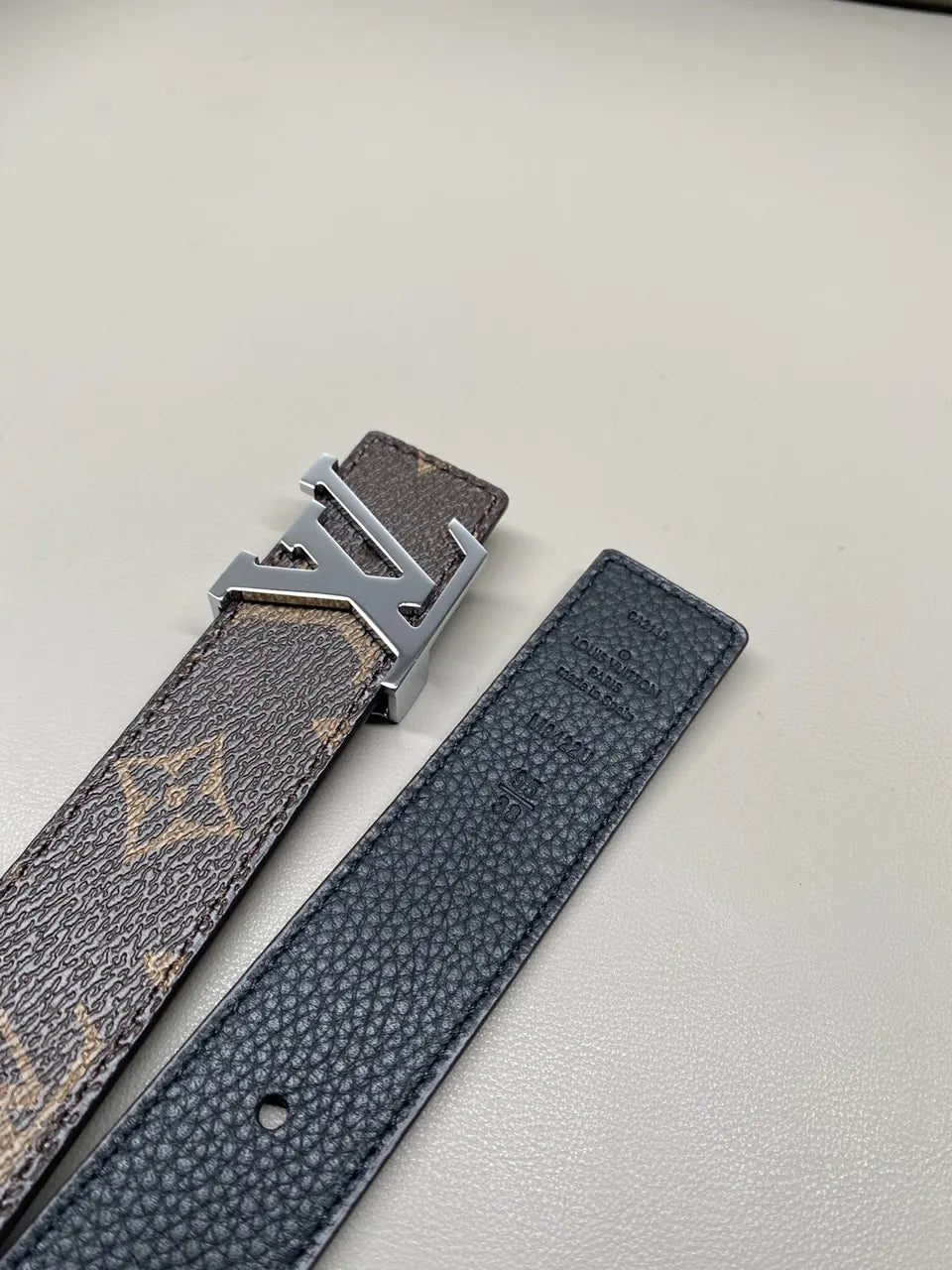 monogram Louis Vuitton Eclipse Belt Silver - Hình 4