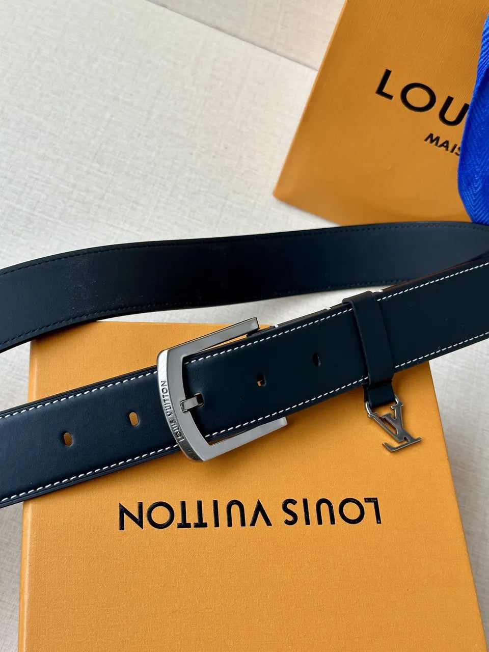 leather Louis Vuitton Navy Belt - Hình 2