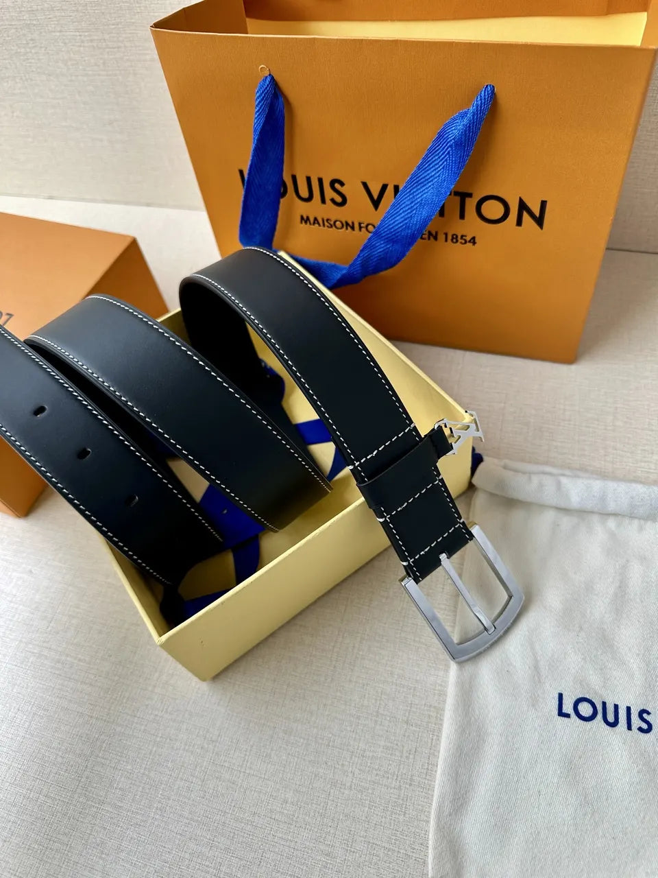 leather Louis Vuitton Navy Belt - Hình 4