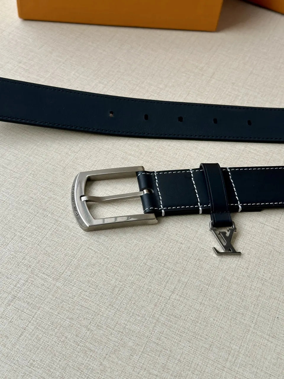 leather Louis Vuitton Navy Belt - Hình 5