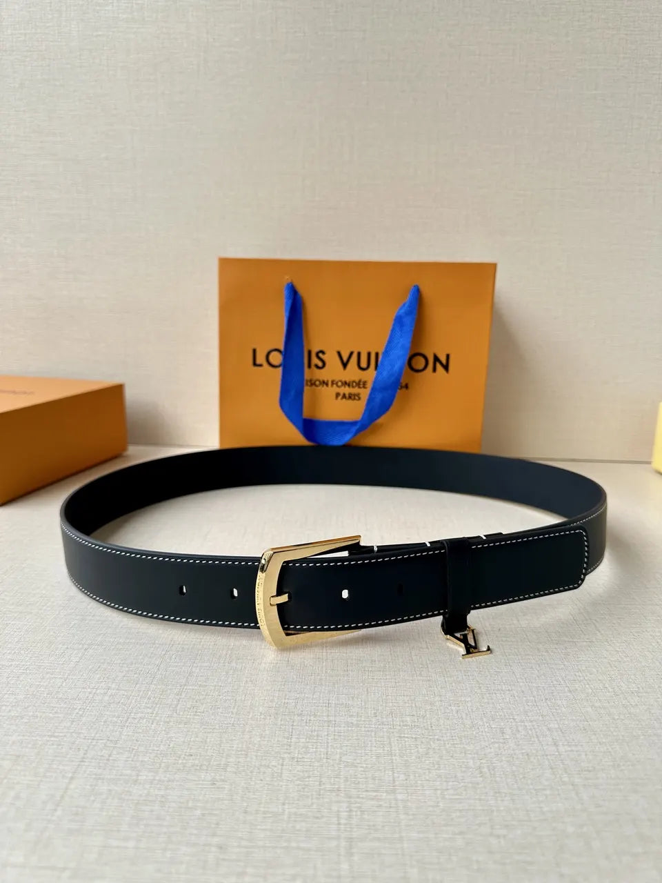 Louis Vuitton Gold Buckle Belt black