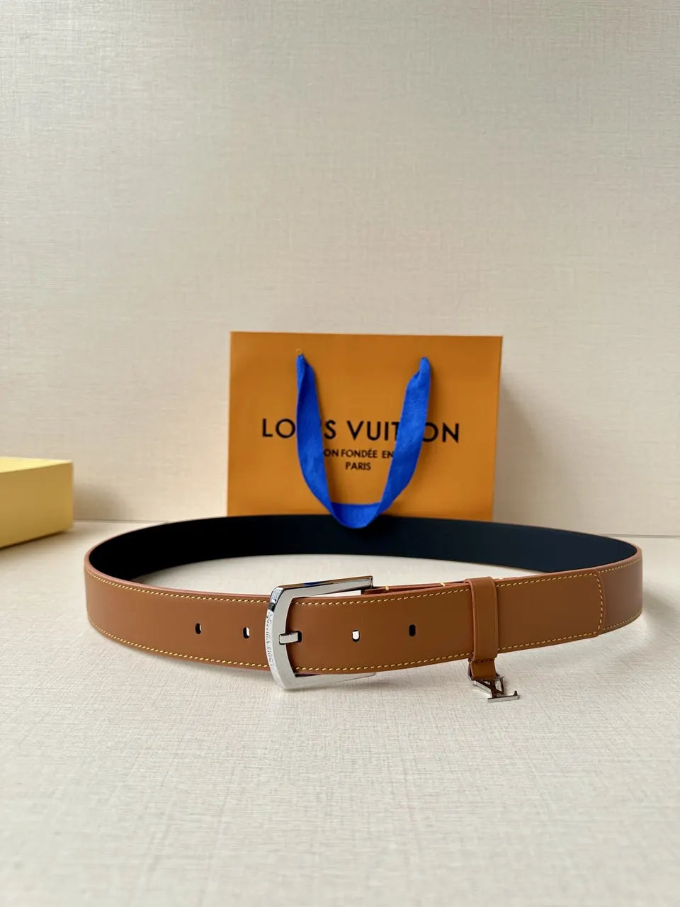 silver Louis Vuitton Tan Leather Belt