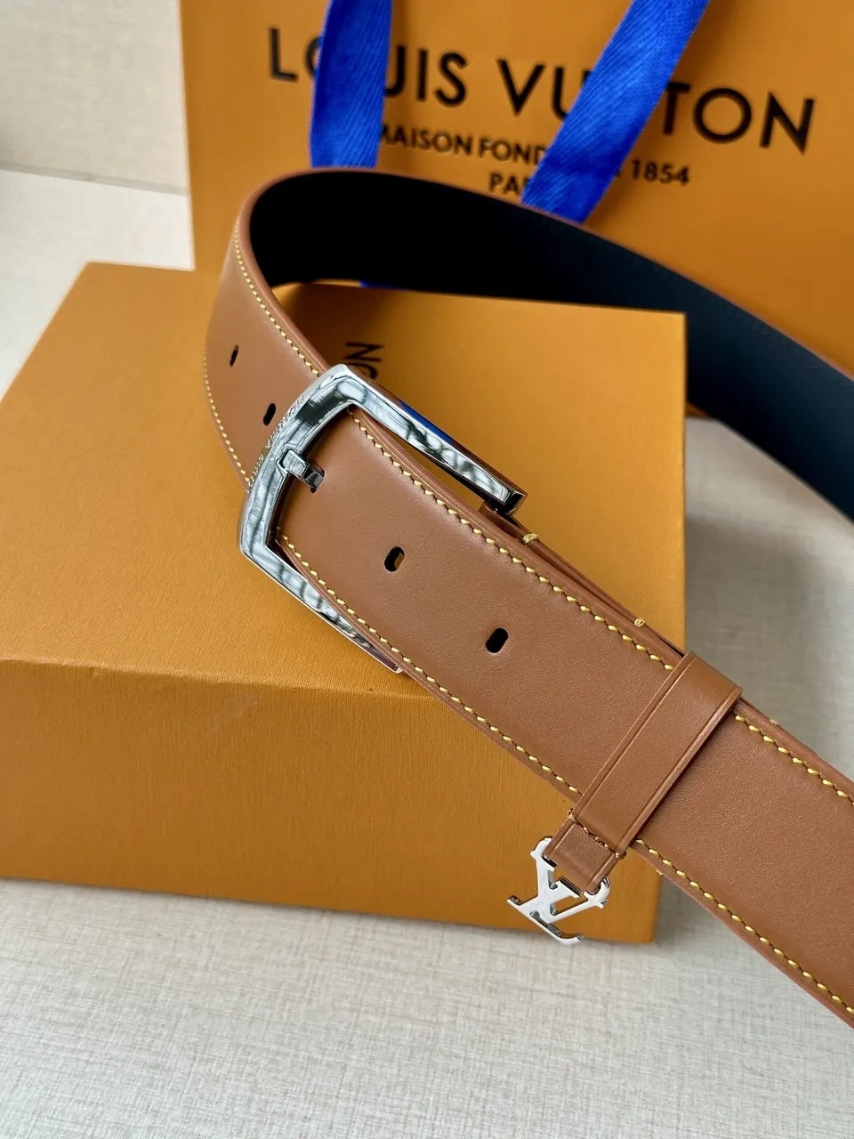 silver Louis Vuitton Tan Leather Belt - Hình 2