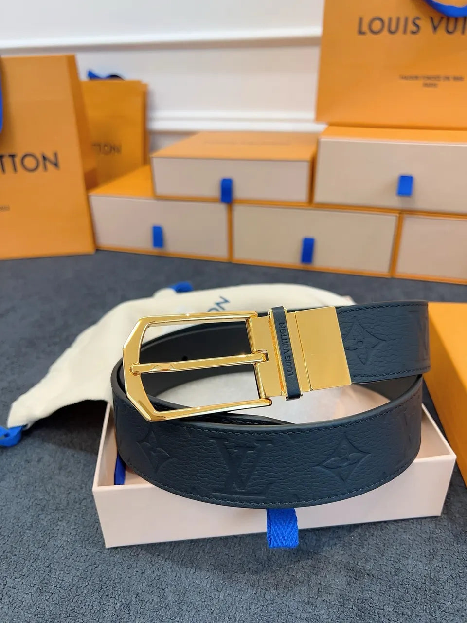 silver Louis Vuitton Embossed Black Leather Belt - Hình 8