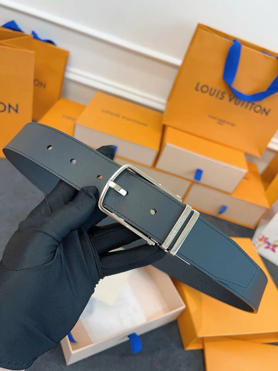 Louis Vuitton Embossed Navy Leather Belt - Hình 2