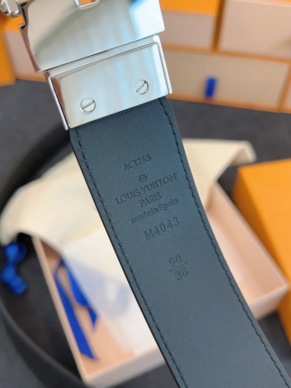Louis Vuitton Embossed Navy Leather Belt - Hình 4